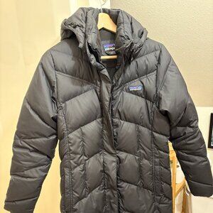 Patagonia Down With It Parka Size Small- Excellent condition